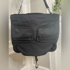 SWISSGEAR Getaway 22" SwissGear Full-Sized Folding Garment Bag, Carry-On Travel